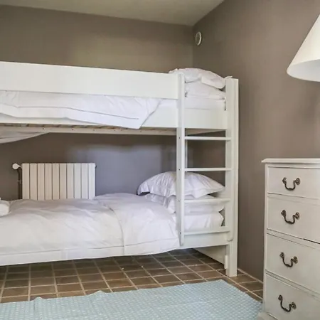 Sleeps 14 Pool Air Con Wifi